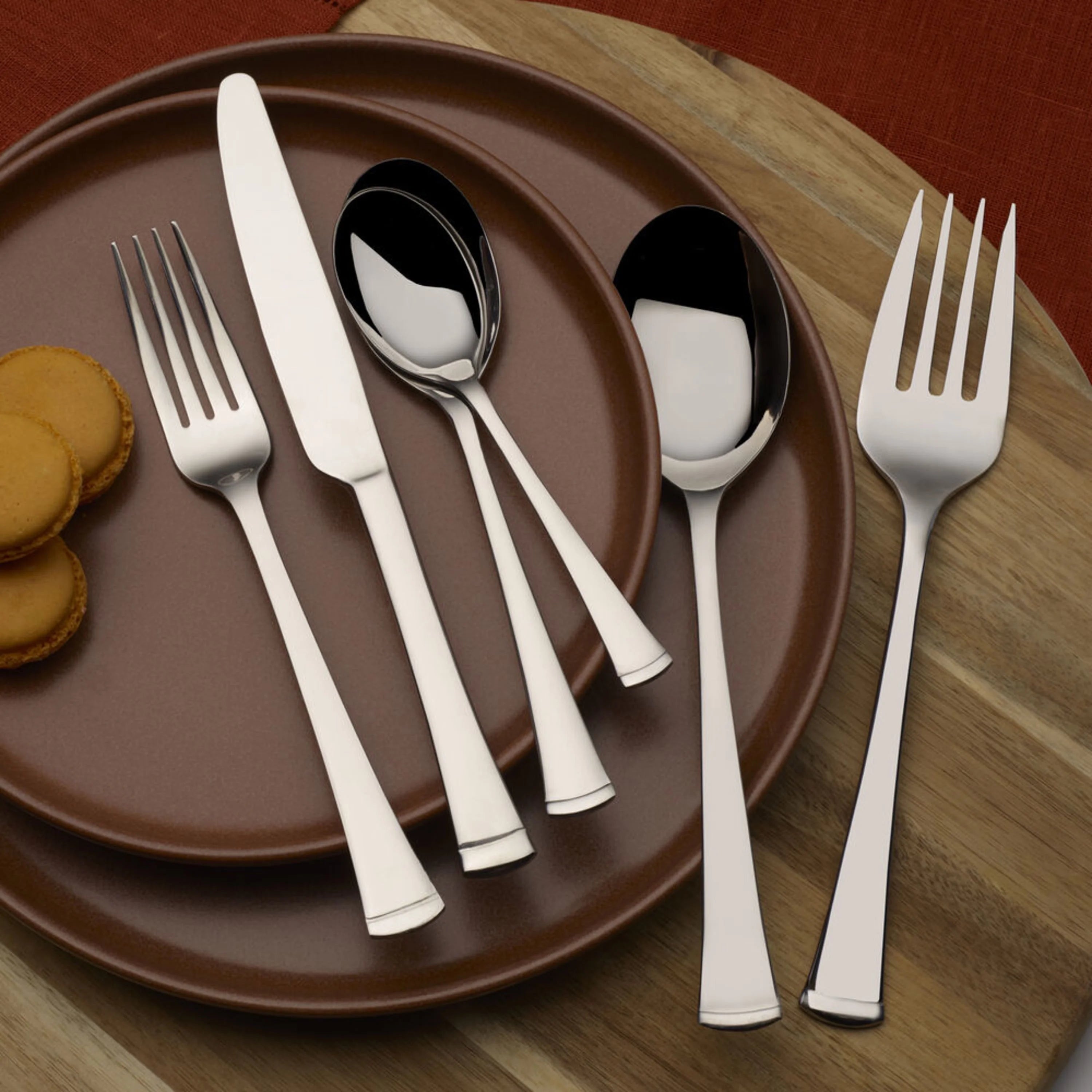 34-Piece 18.0 Flatware Set, Service for 8 X677