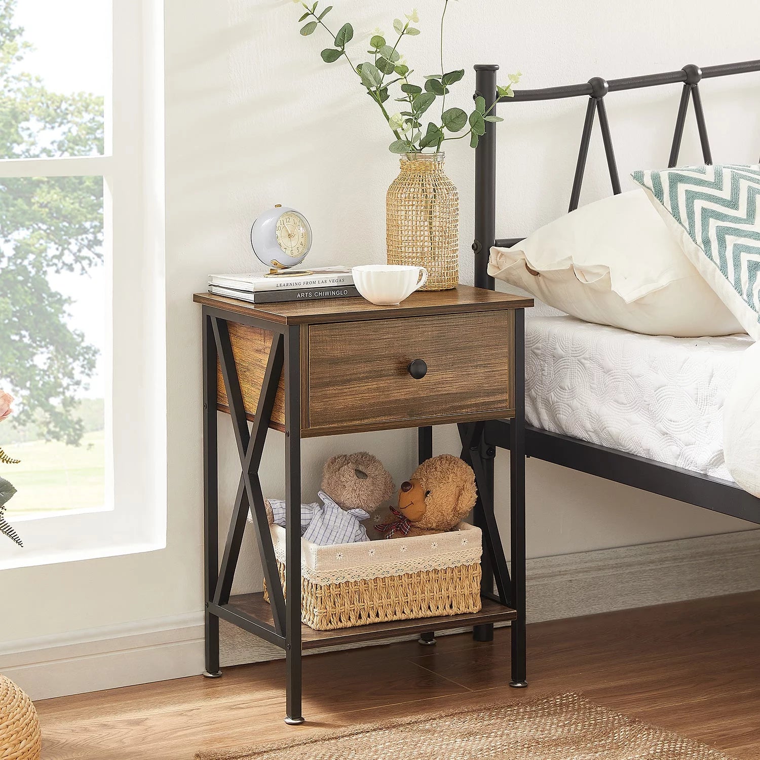 4-Piece Bedroom Set with Queen Size Platform Bed Frame & 5-Drawer Dresser & Two Nightstands, Brown L2401