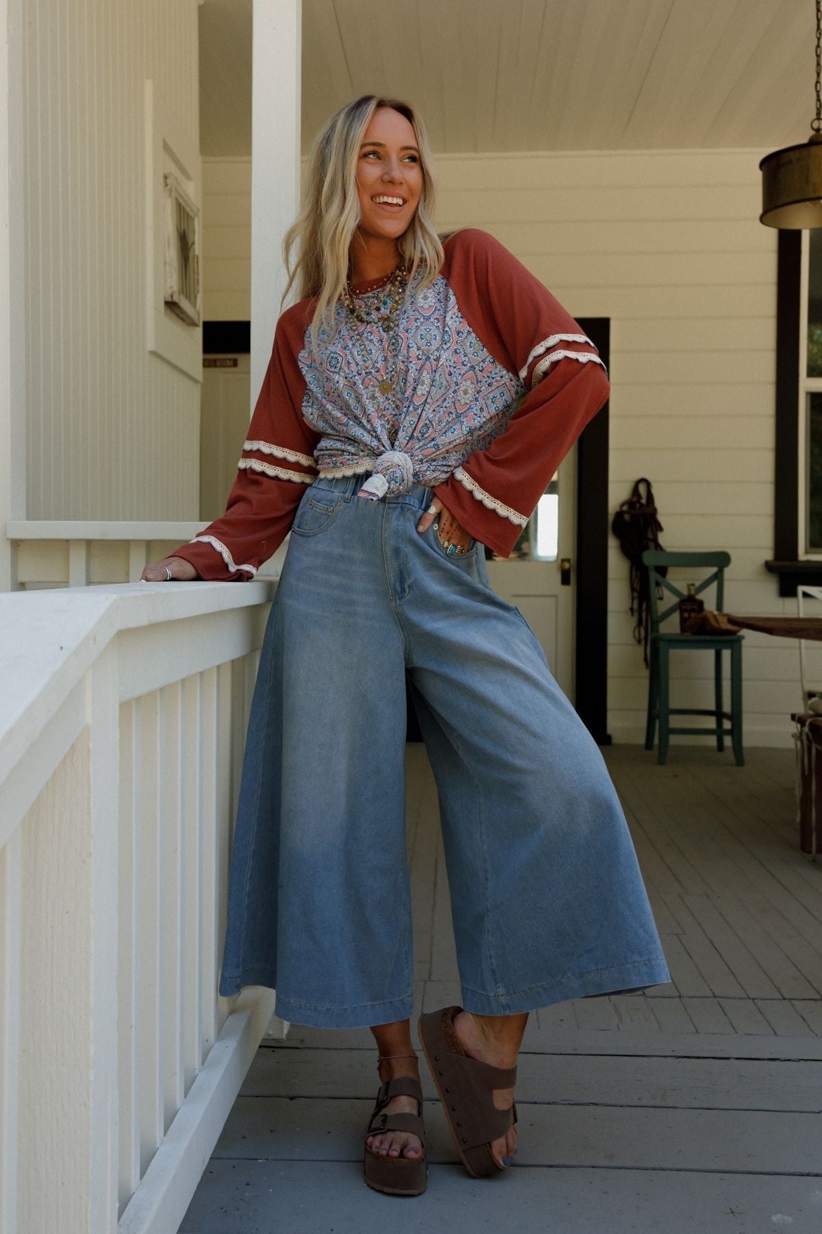Frontier Flare Jeans - Light Wash