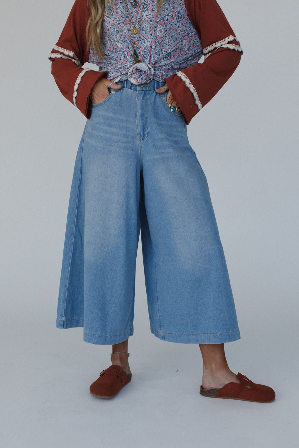 Frontier Flare Jeans - Light Wash