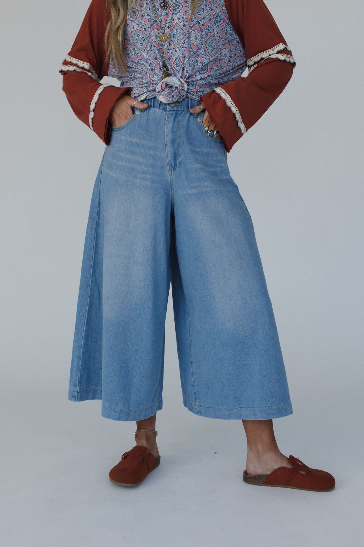 Frontier Flare Jeans - Light Wash
