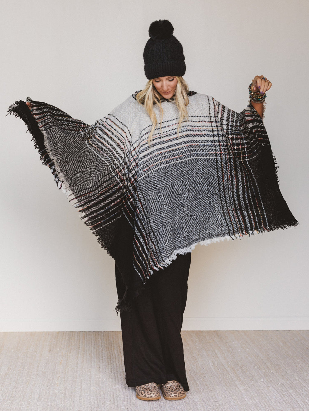 Grand Canyon Hooded Poncho - Black