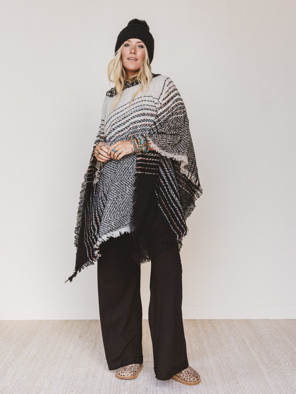 Grand Canyon Hooded Poncho - Black