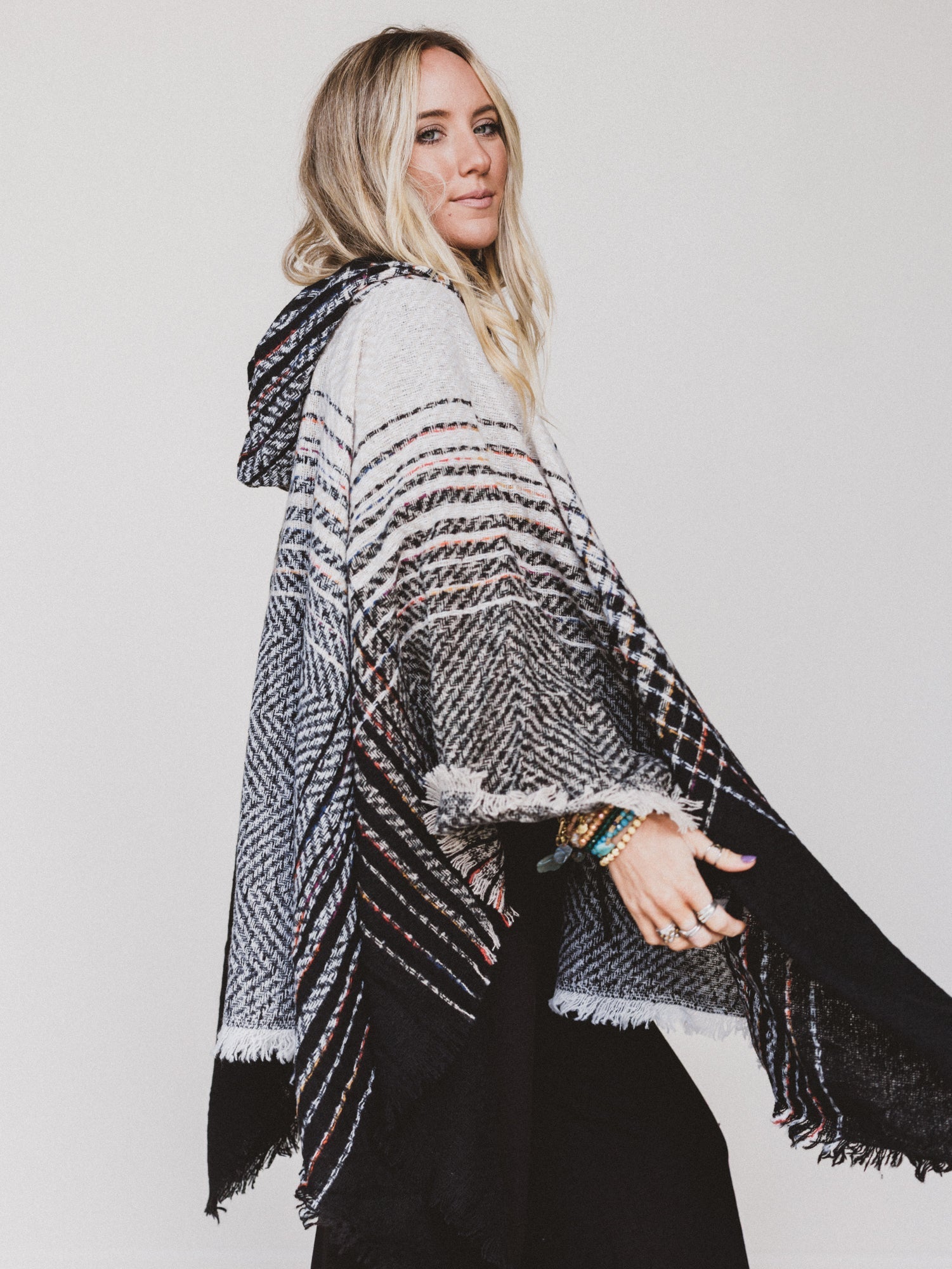 Grand Canyon Hooded Poncho - Black
