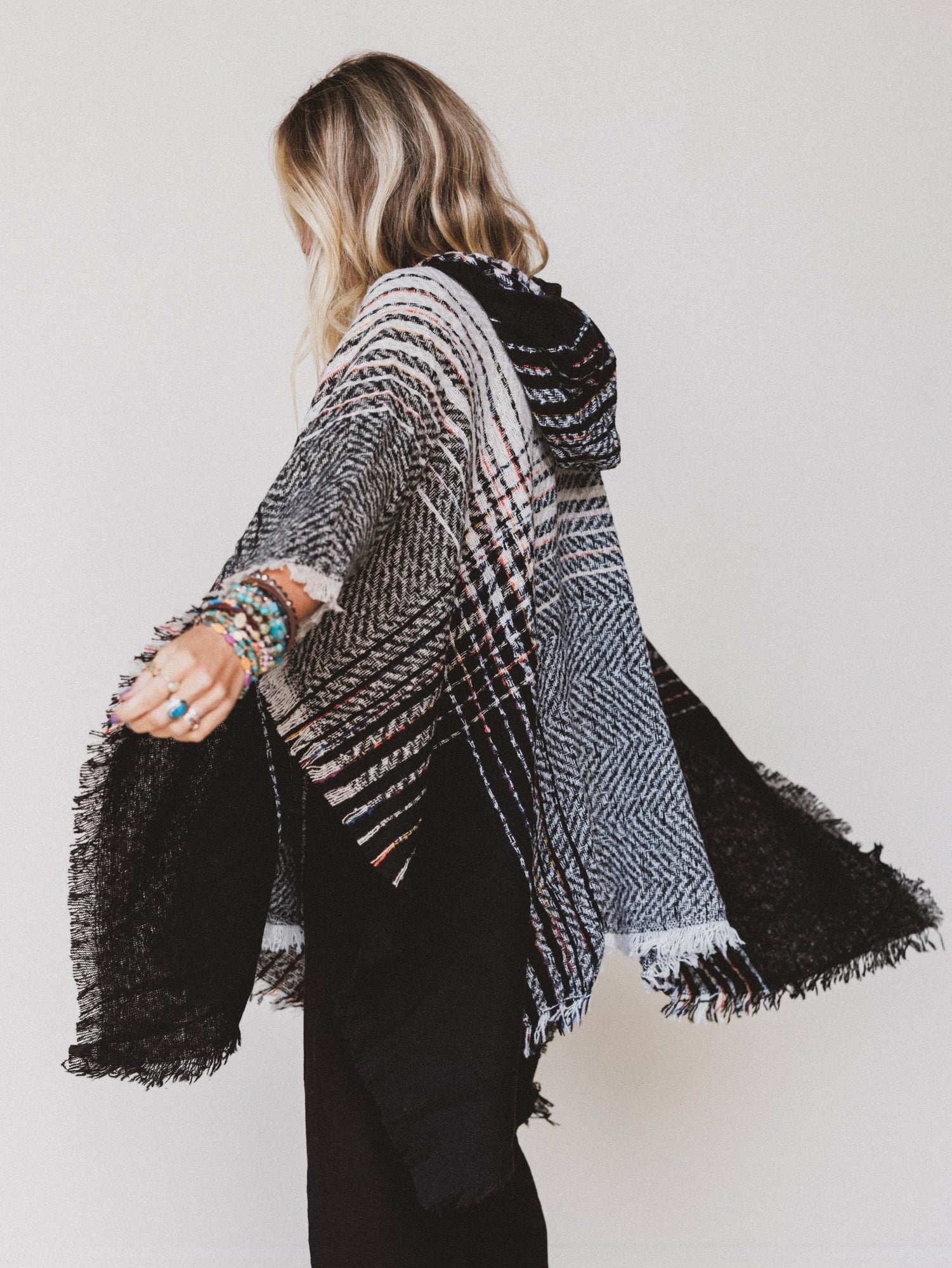 Grand Canyon Hooded Poncho - Black