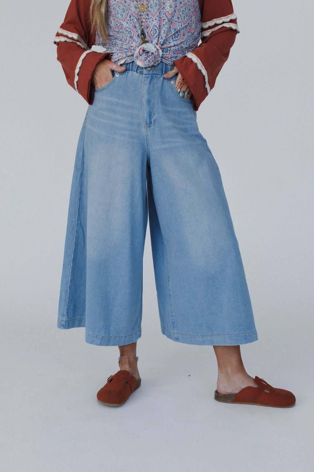 Frontier Flare Jeans - Light Wash