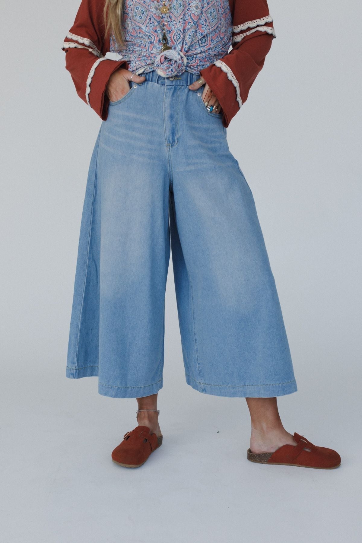 Frontier Flare Jeans - Light Wash