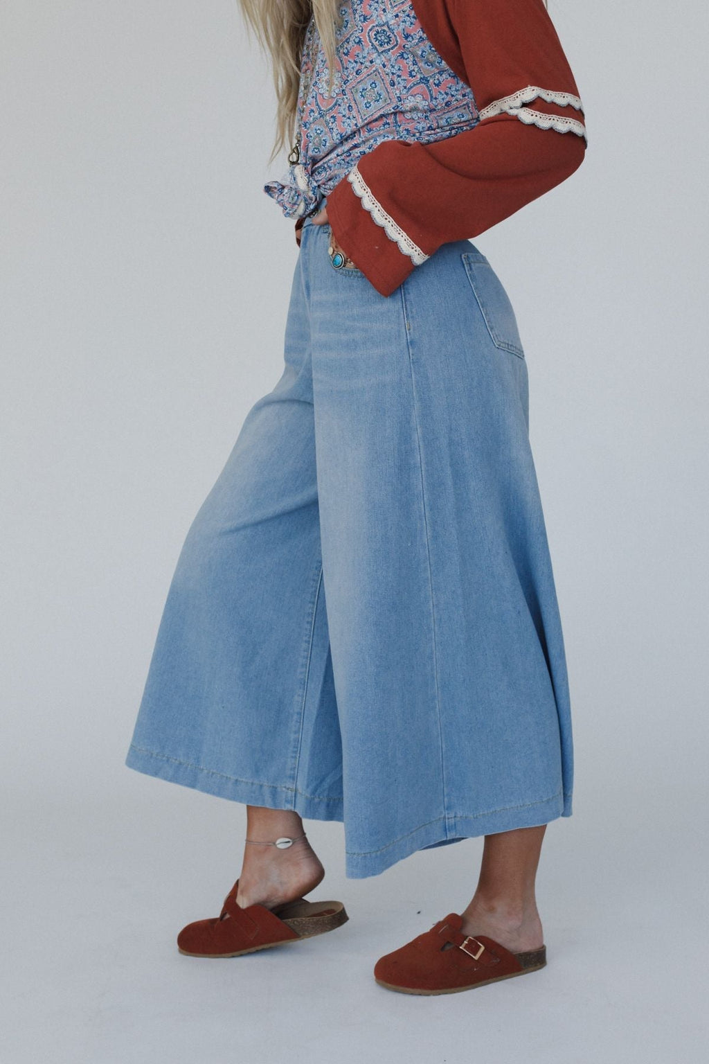 Frontier Flare Jeans - Light Wash