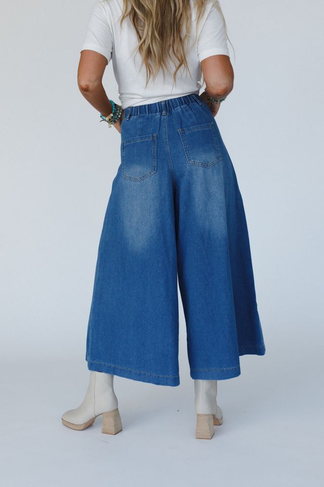 Frontier Flare Jeans - Medium Wash
